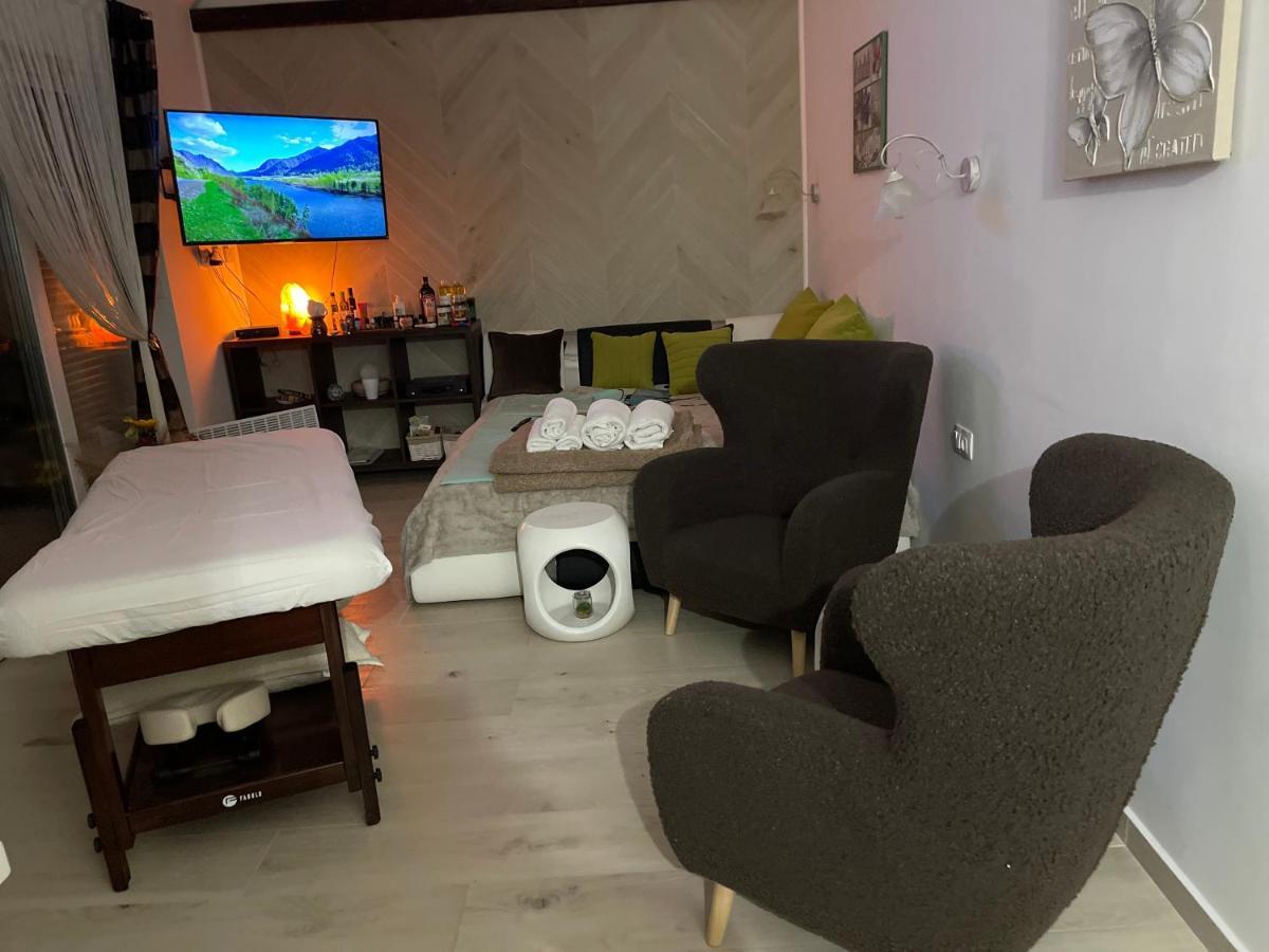 Regina Delux Apartman Gyula Ngoại thất bức ảnh