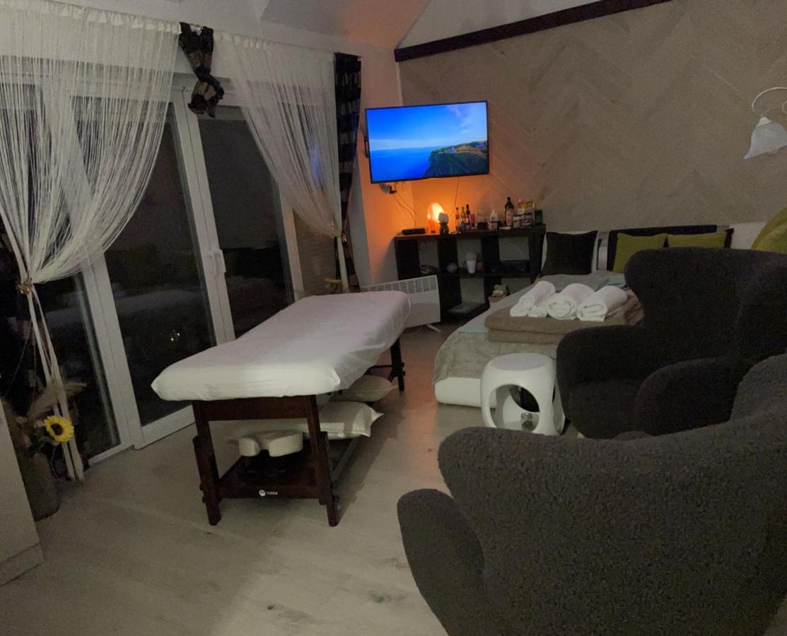 Regina Delux Apartman Gyula Ngoại thất bức ảnh