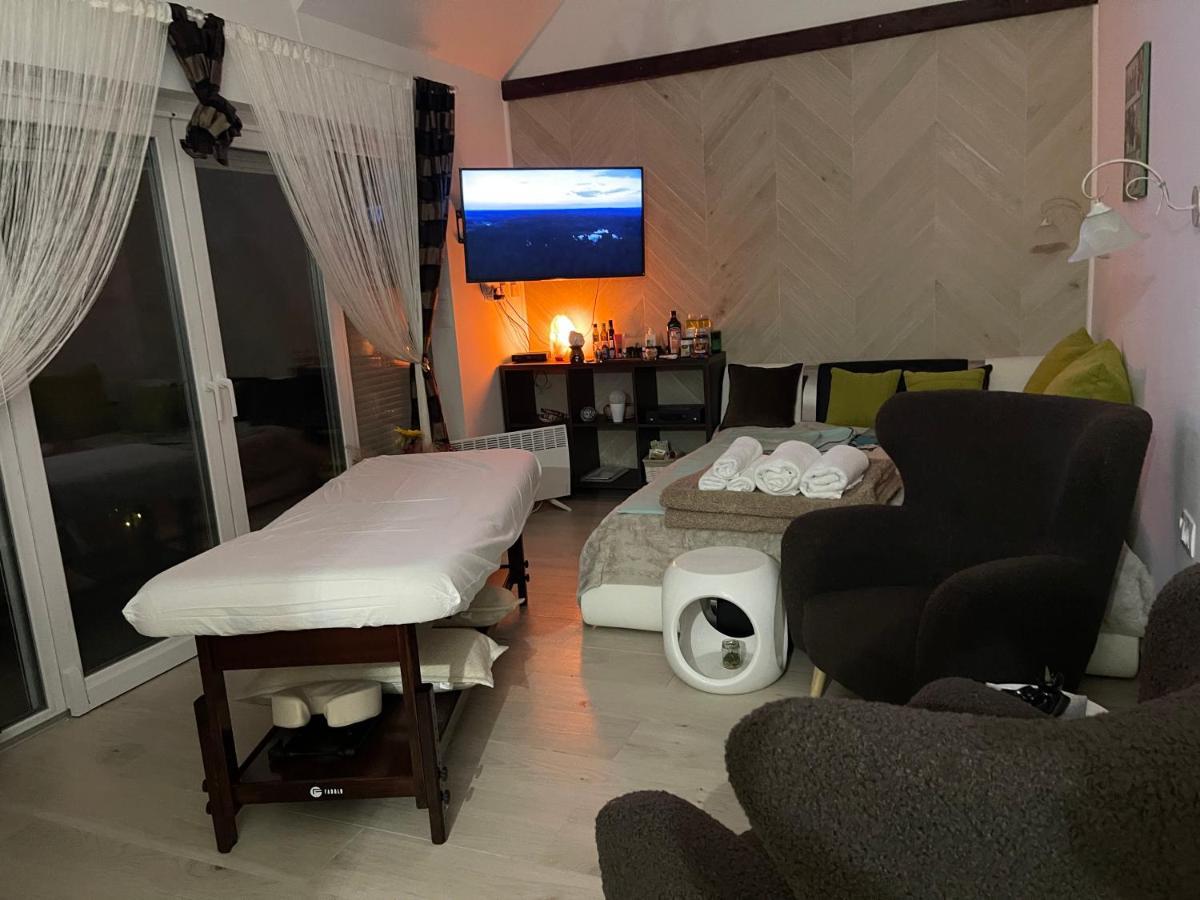 Regina Delux Apartman Gyula Ngoại thất bức ảnh