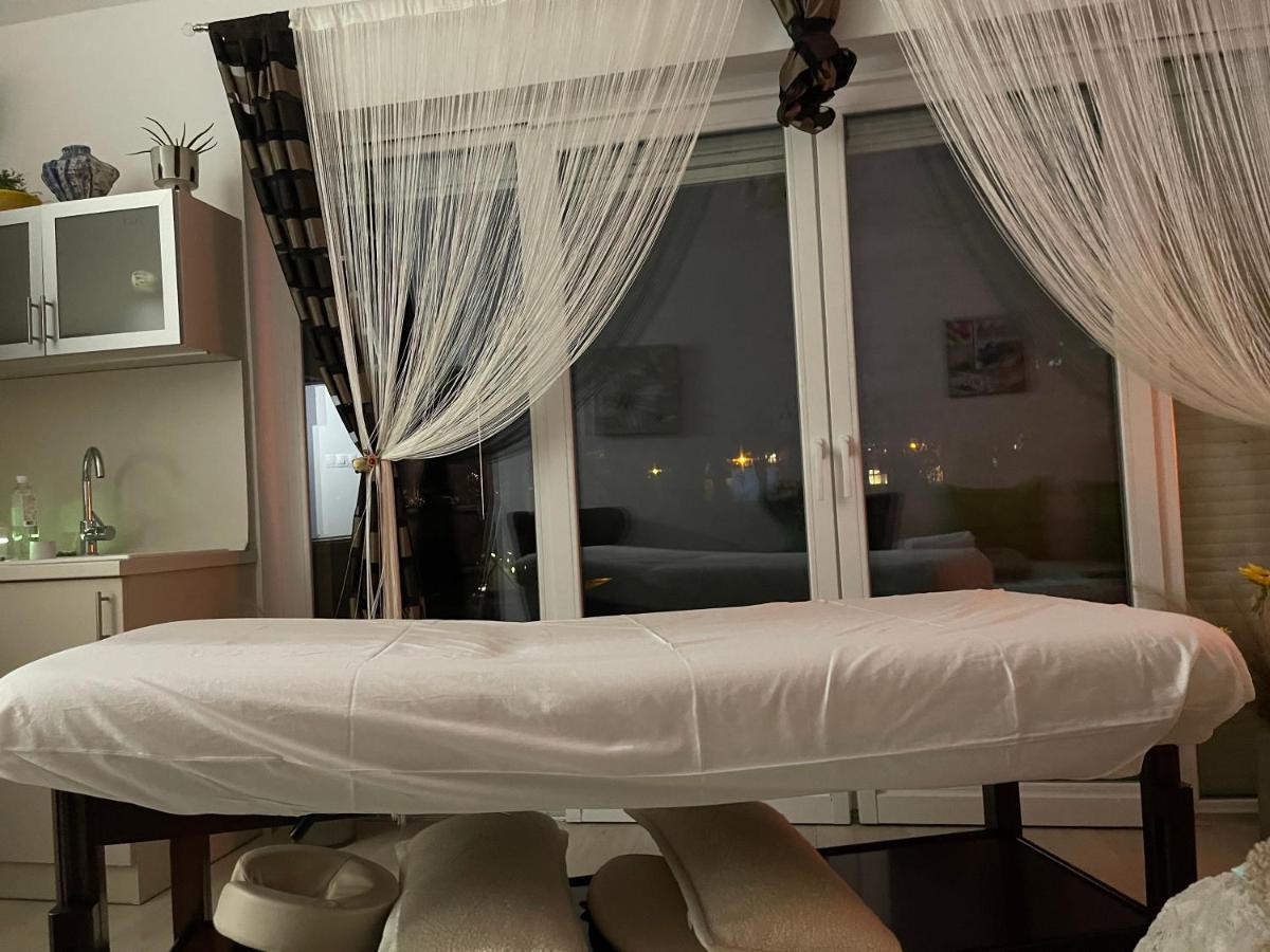 Regina Delux Apartman Gyula Ngoại thất bức ảnh