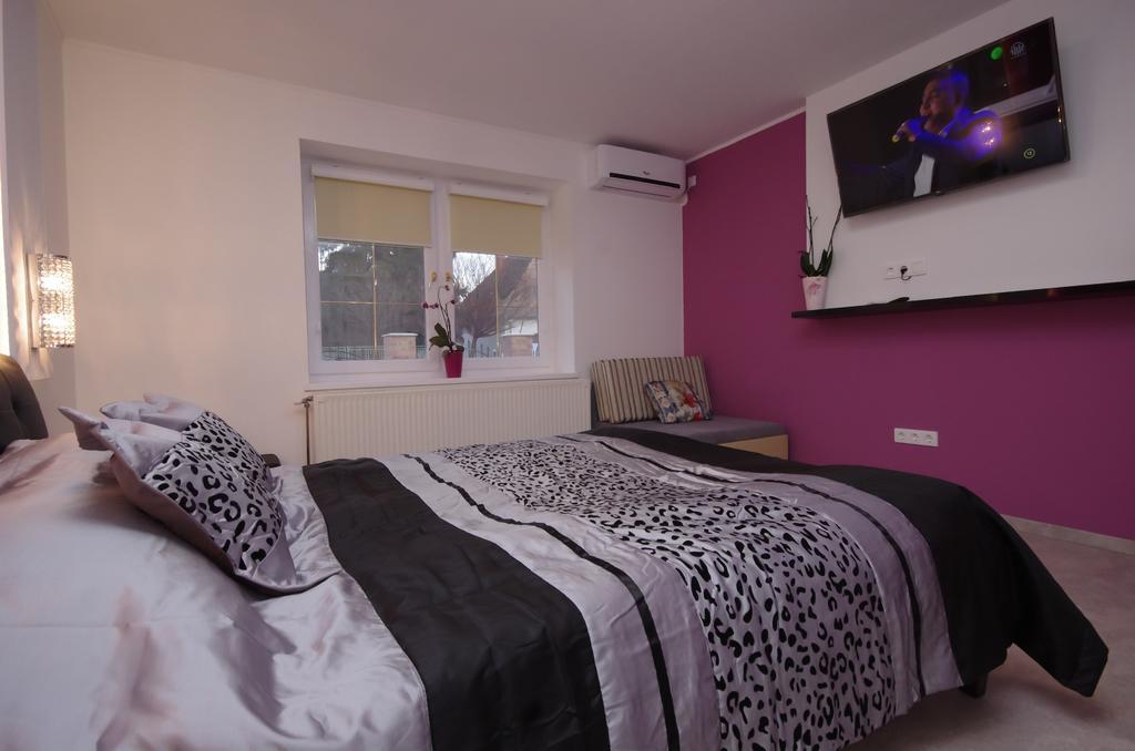 Regina Delux Apartman Gyula Ngoại thất bức ảnh