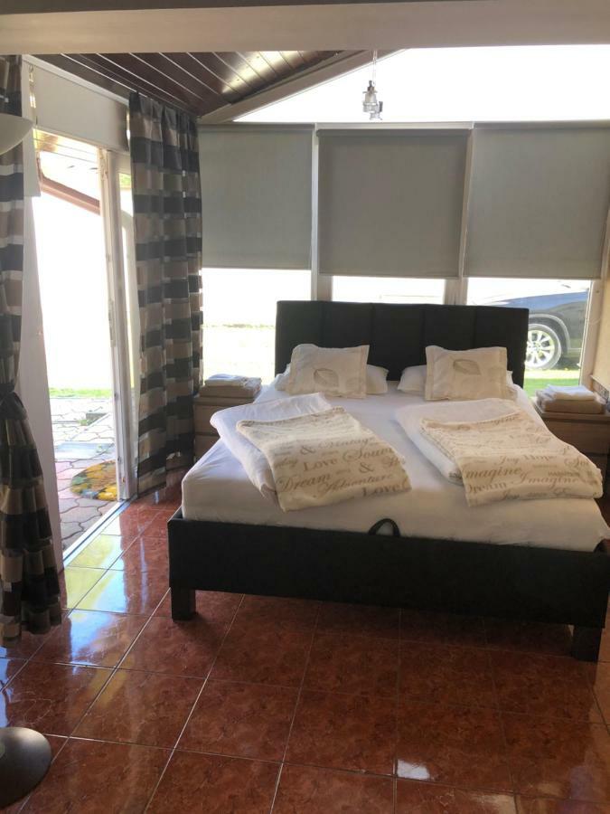 Regina Delux Apartman Gyula Ngoại thất bức ảnh