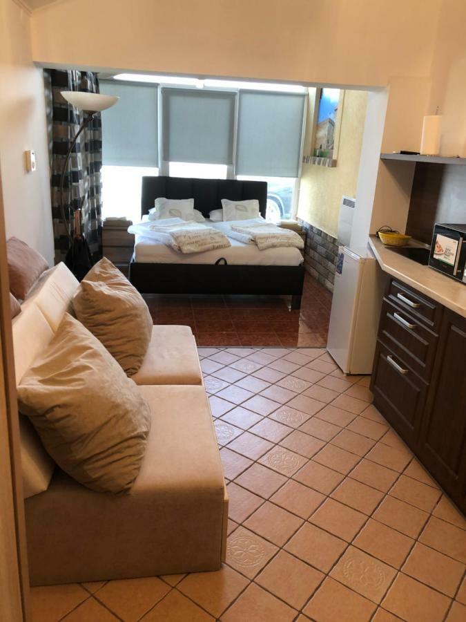 Regina Delux Apartman Gyula Ngoại thất bức ảnh